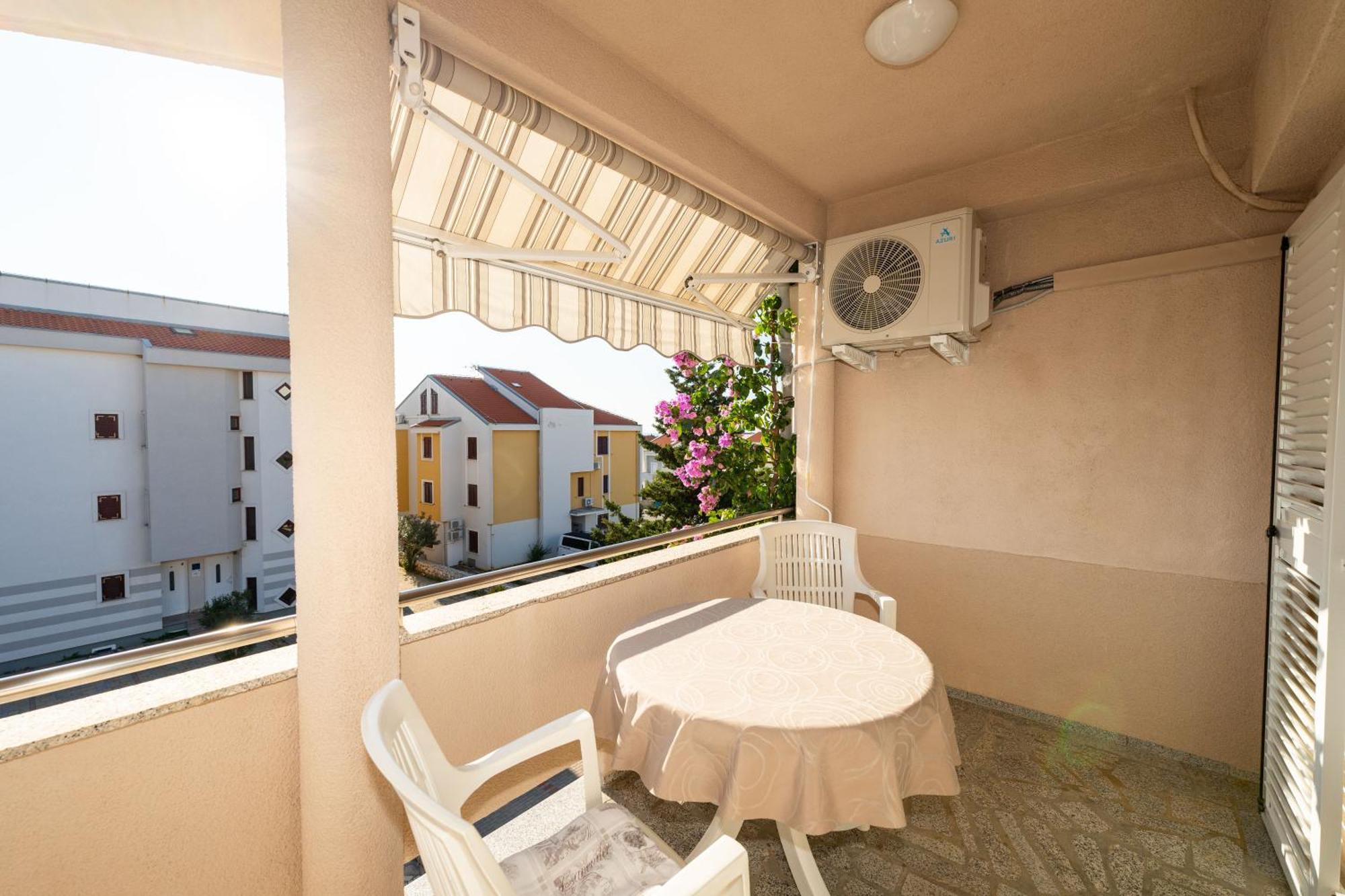 נובליה Apartments Cvetka מראה חיצוני תמונה